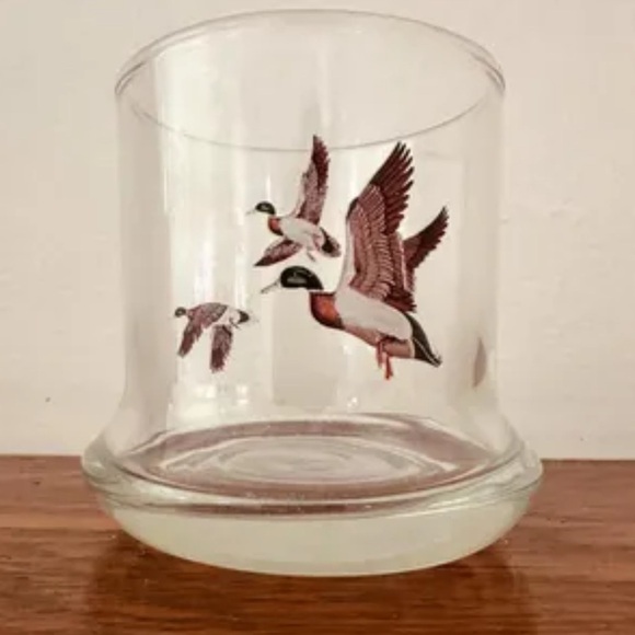 Vintage Avon Chesapeake Flying Mallards Ducks Whiskey Glasse 8 oz - Picture 1 of 3